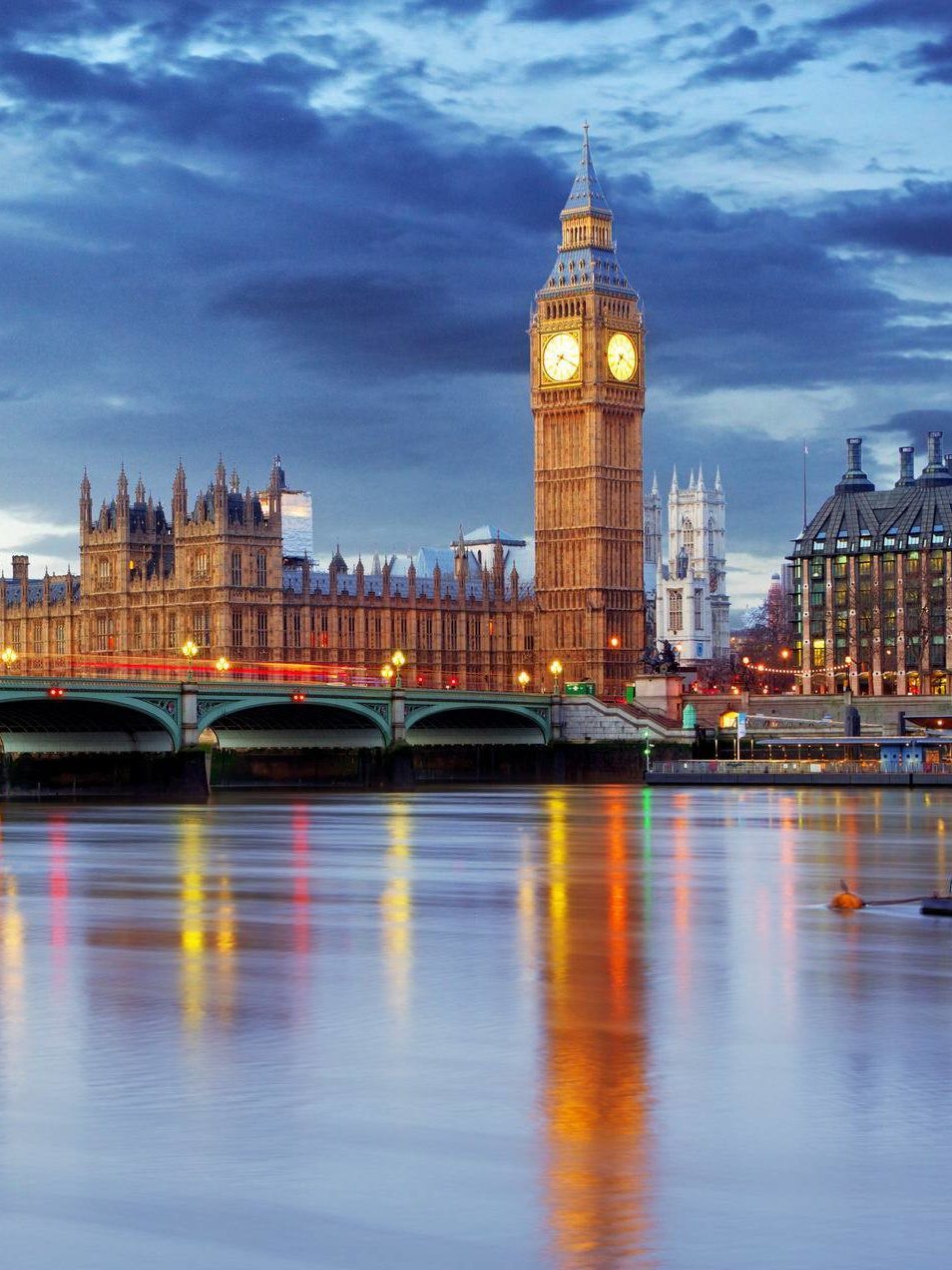 cropped-Dollarphotoclub_England-1920x1272-2.jpg